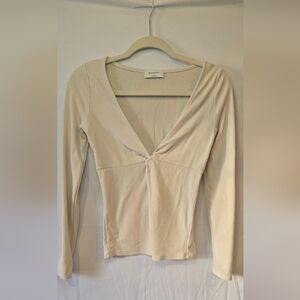 Aritzia Babaton Gaudi Twist Low Neckline Cream Long Sleeve Top Size Small